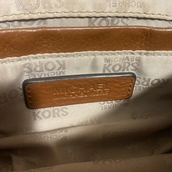 Michael Kors Charlton Crossbody - Picture 15 of 16